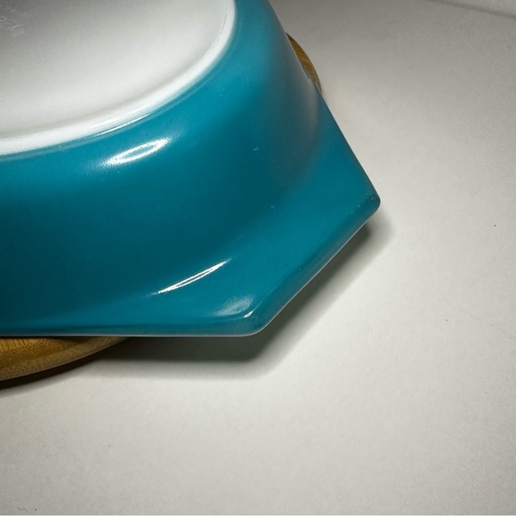 Vintage Pyrex Teal/Turquoise Blue Oval Casserole Dish 1 1/2 quart - Picture 5 of 16